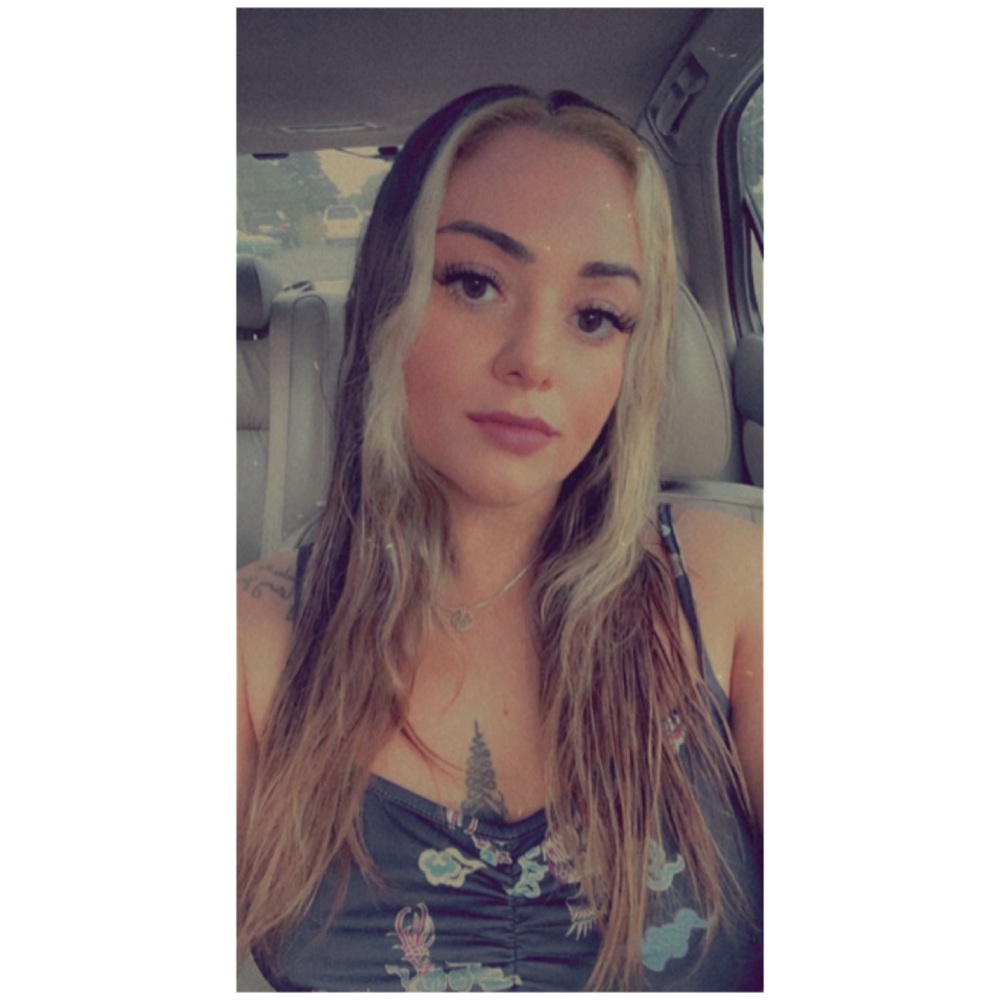Meet your Posher, Danyelle